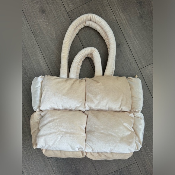 NWOT Anthropologie Velvet Puffer Tote - Picture 3 of 4